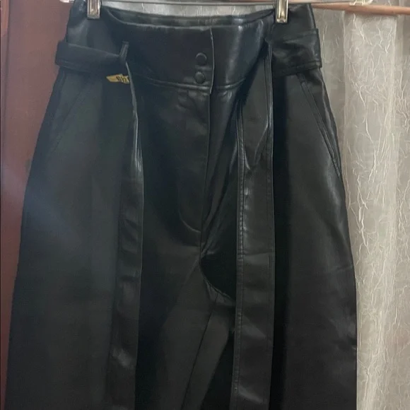 Wilfred Aritzia‎ Black Faux Leather High Tied Pants - Picture 4 of 10